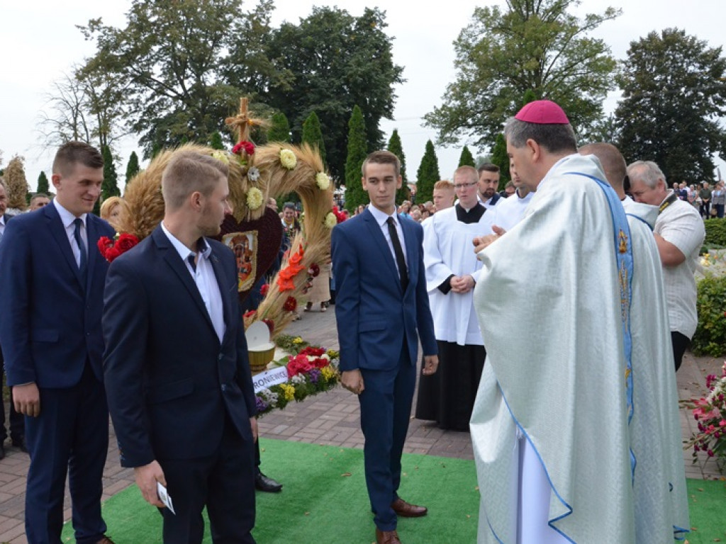 Odpust i dożynki w Sanktuarium Matki Bożej w Domaniewicach