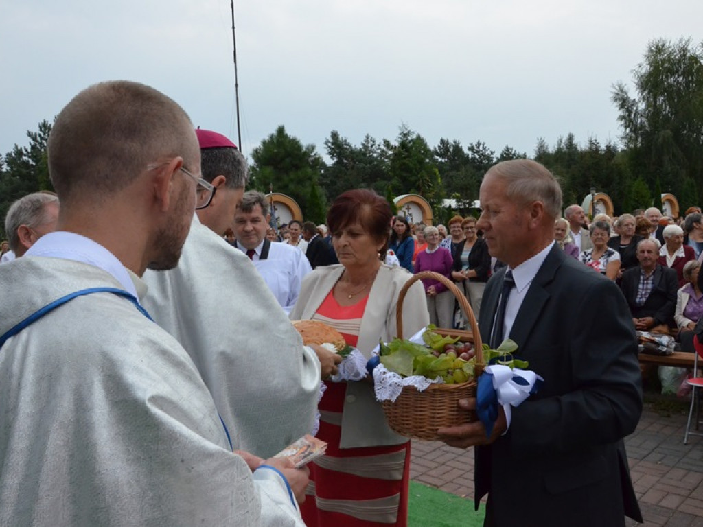 Odpust i dożynki w Sanktuarium Matki Bożej w Domaniewicach