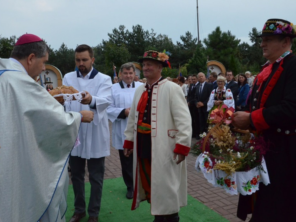 Odpust i dożynki w Sanktuarium Matki Bożej w Domaniewicach