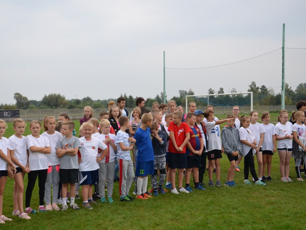 300 uczniów wzięło udział w Biegach Ułańskich w Bielawach