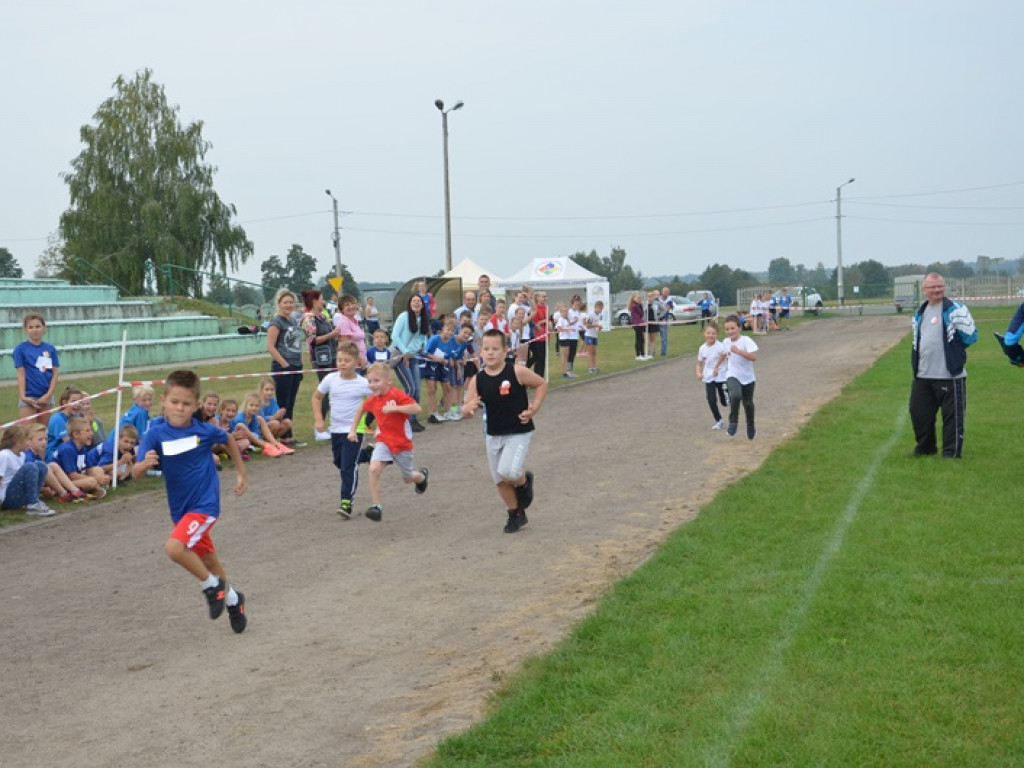 300 uczniów wzięło udział w Biegach Ułańskich w Bielawach
