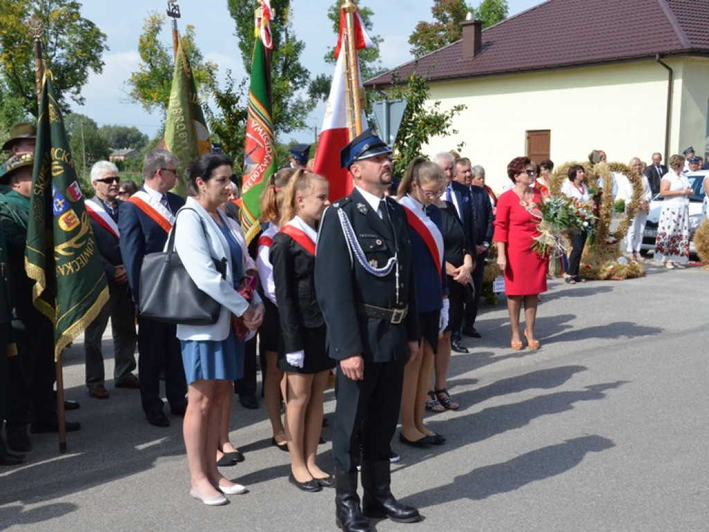 Dożynki w Bednarach: najpierw modlitwa, potem zabawa