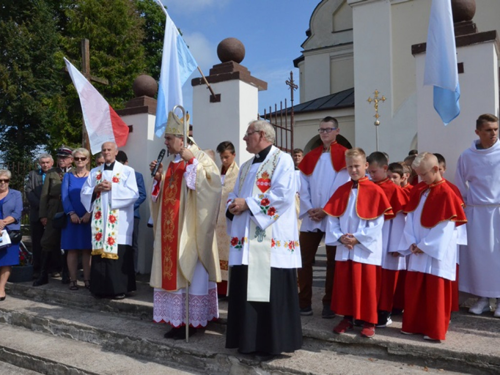 Dożynki w Bednarach: najpierw modlitwa, potem zabawa
