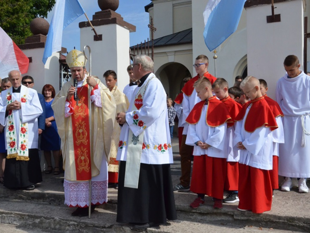 Dożynki w Bednarach: najpierw modlitwa, potem zabawa