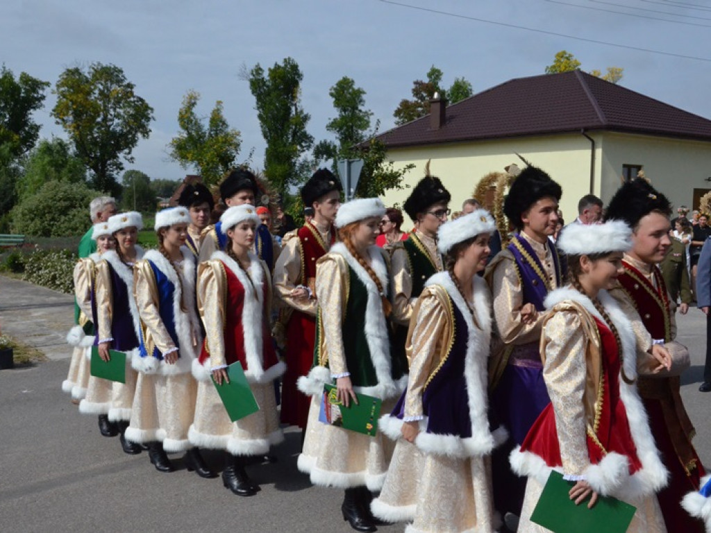 Dożynki w Bednarach: najpierw modlitwa, potem zabawa