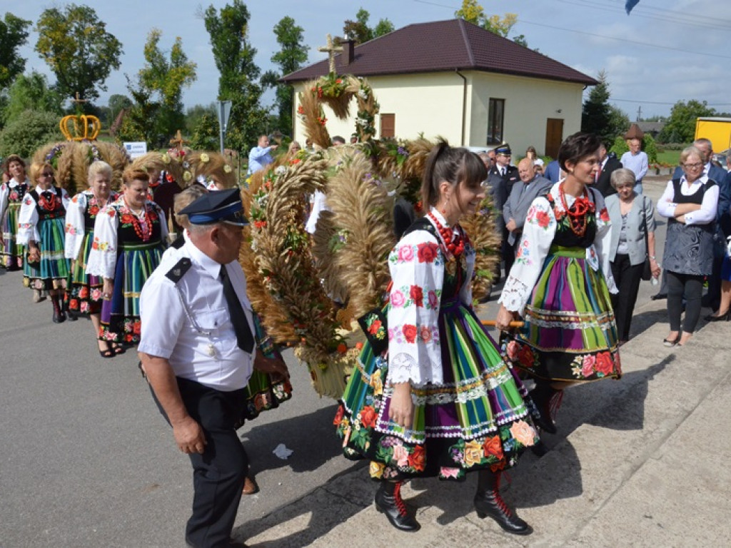 Dożynki w Bednarach: najpierw modlitwa, potem zabawa