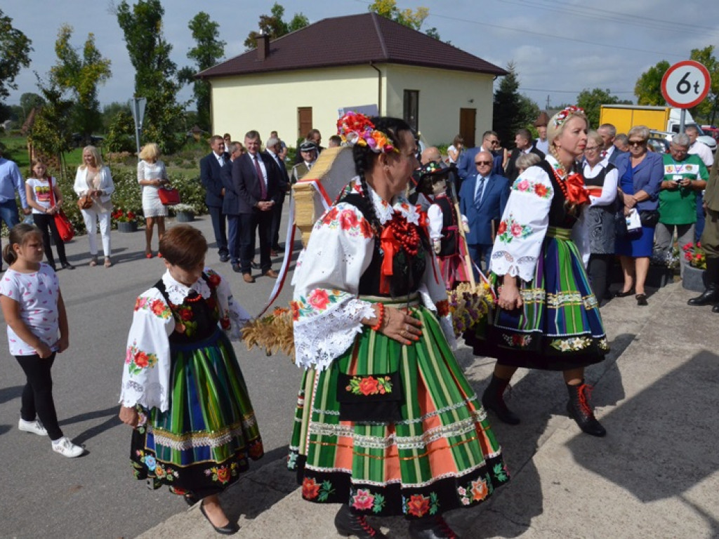 Dożynki w Bednarach: najpierw modlitwa, potem zabawa