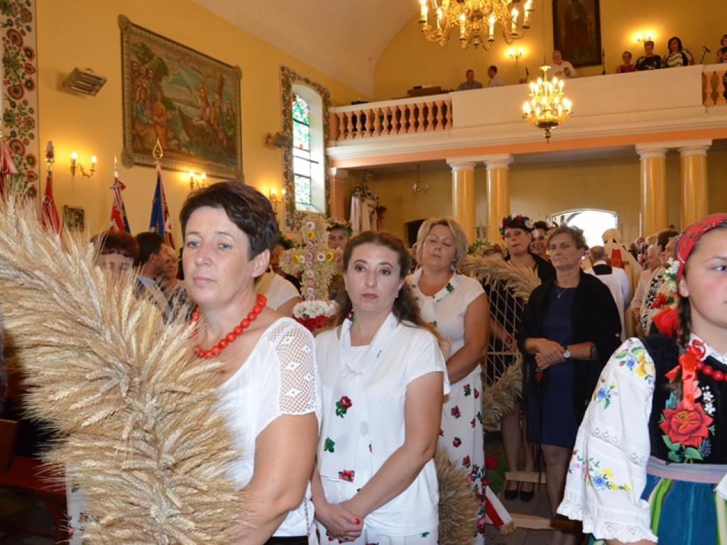 Dożynki w Bednarach: najpierw modlitwa, potem zabawa