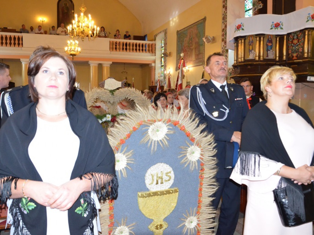 Dożynki w Bednarach: najpierw modlitwa, potem zabawa