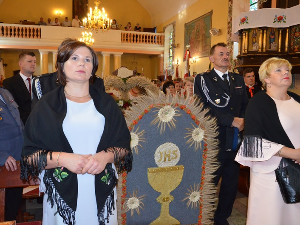 Dożynki w Bednarach: najpierw modlitwa, potem zabawa