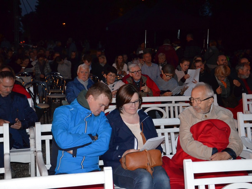 Mroczny dramat przyciągnął tłumy do Nieborowa