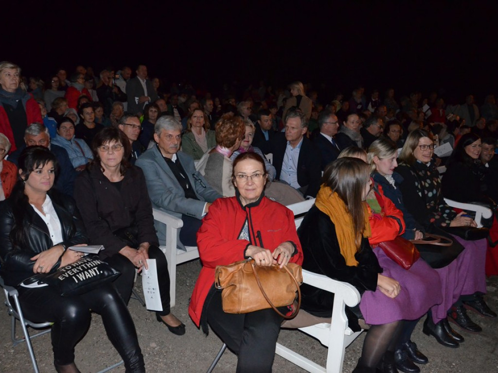 Mroczny dramat przyciągnął tłumy do Nieborowa