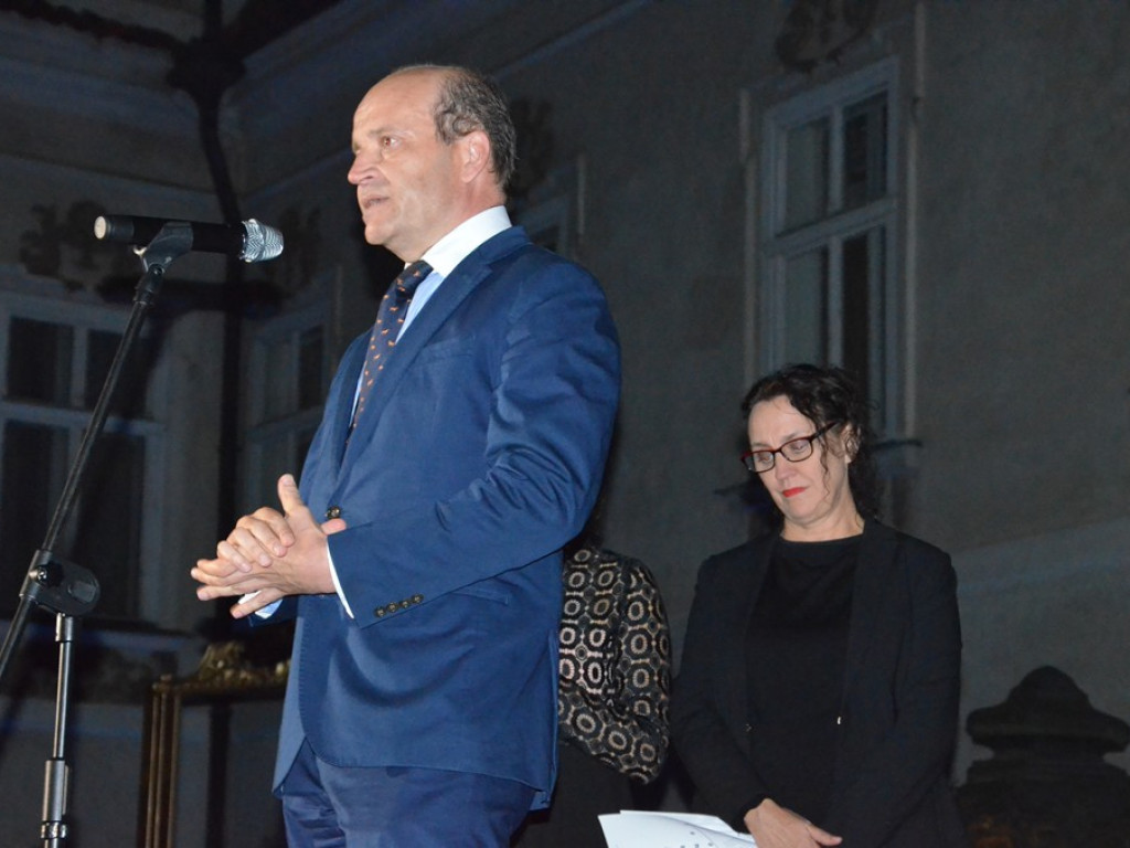 Mroczny dramat przyciągnął tłumy do Nieborowa