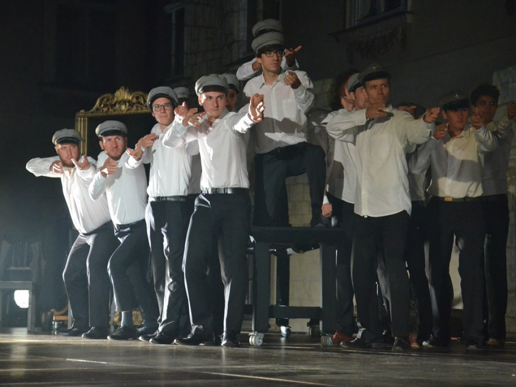 Mroczny dramat przyciągnął tłumy do Nieborowa