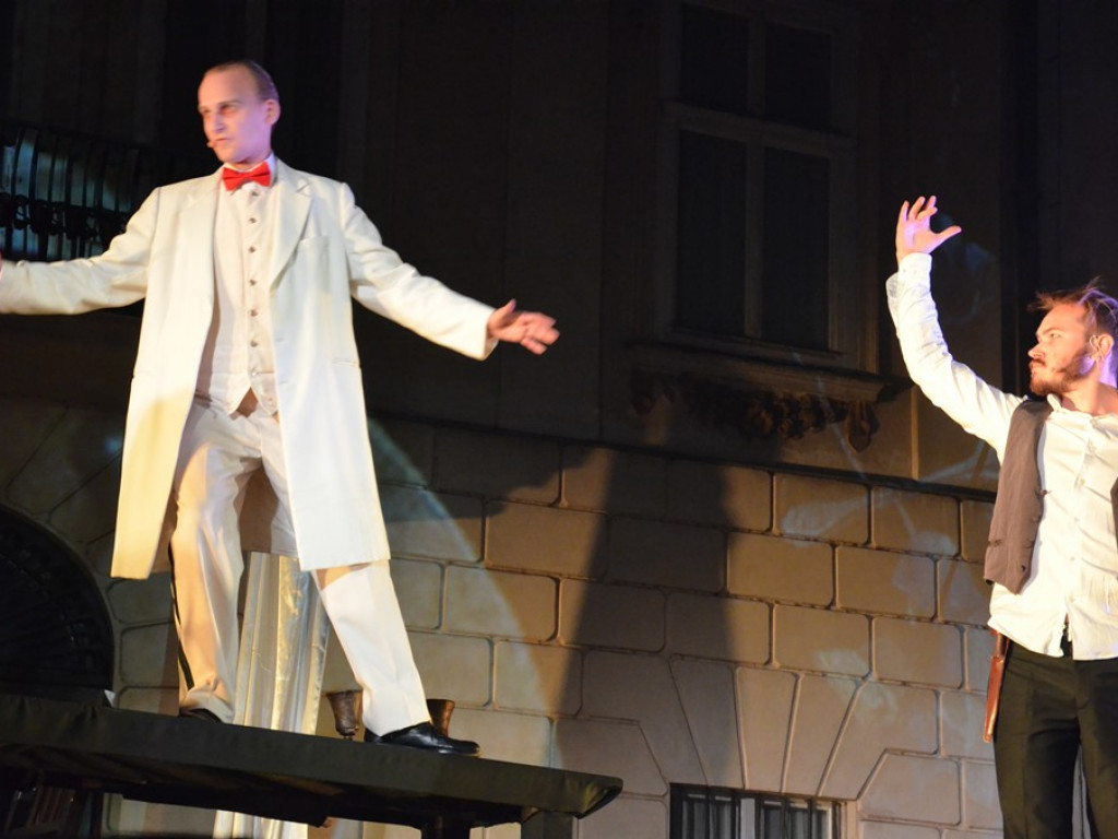 Mroczny dramat przyciągnął tłumy do Nieborowa