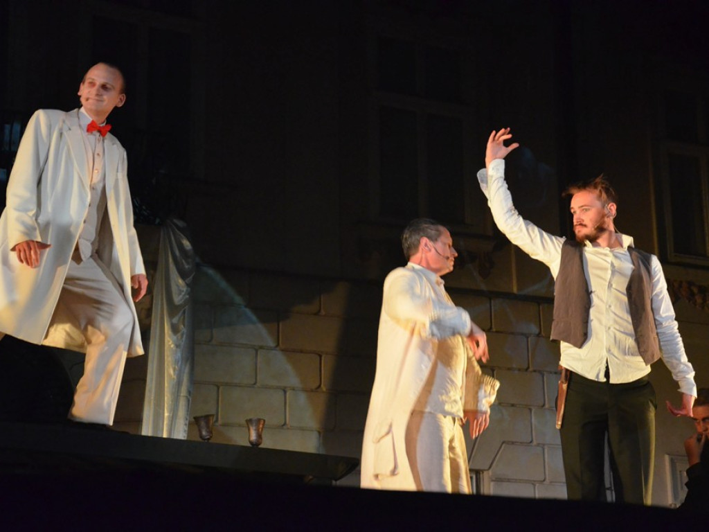 Mroczny dramat przyciągnął tłumy do Nieborowa