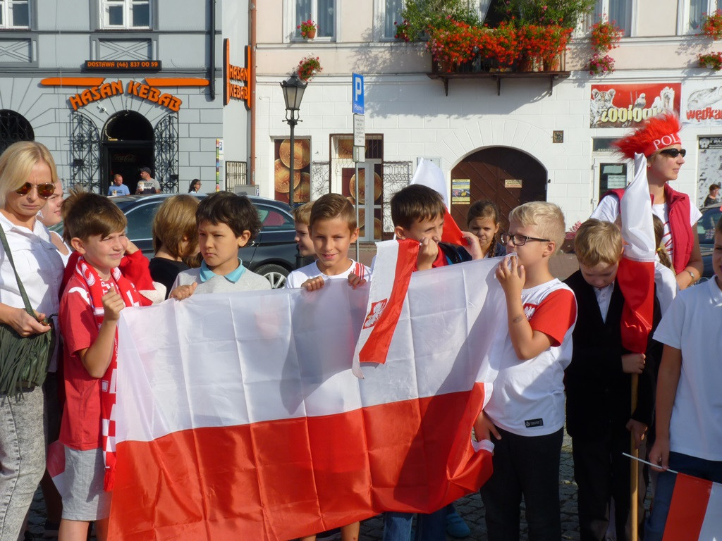 Niepodległościowy korowód przeszedł ulicami Łowicza