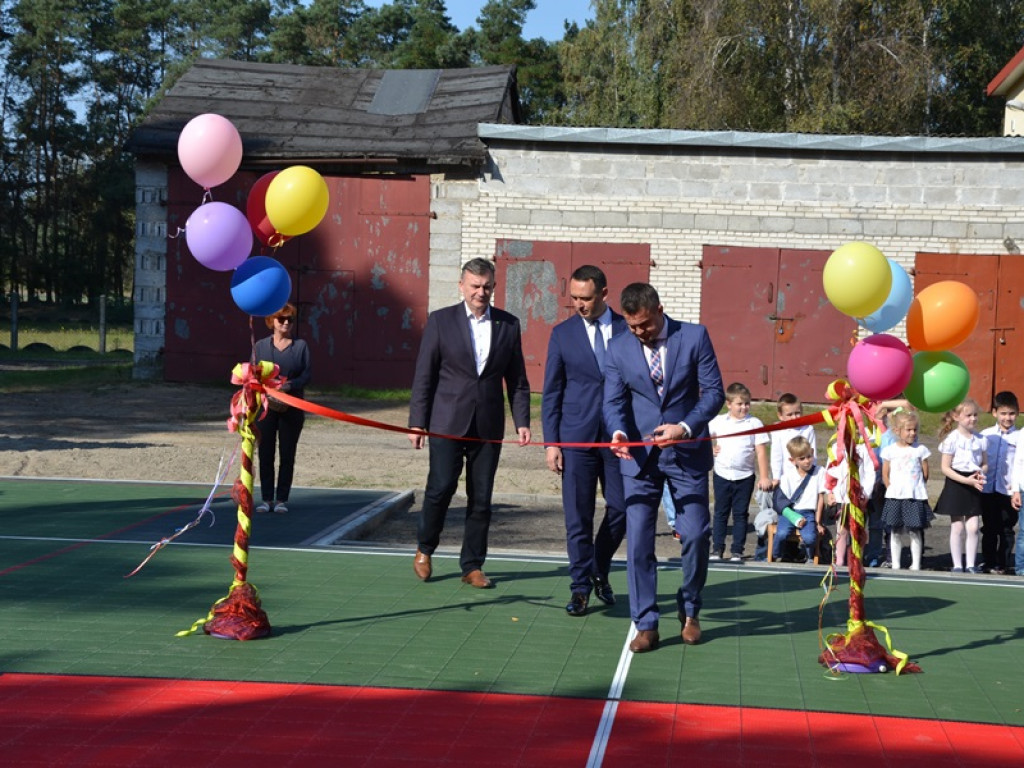 Otwarcie boiska w Mastkach z pompą