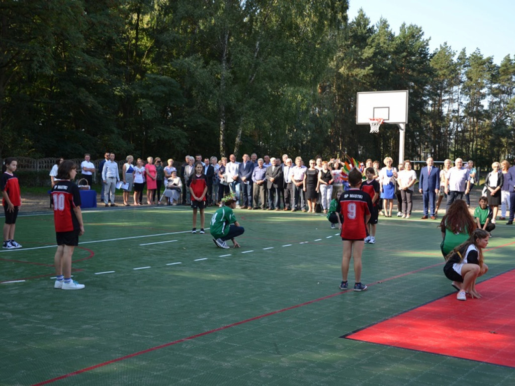 Otwarcie boiska w Mastkach z pompą