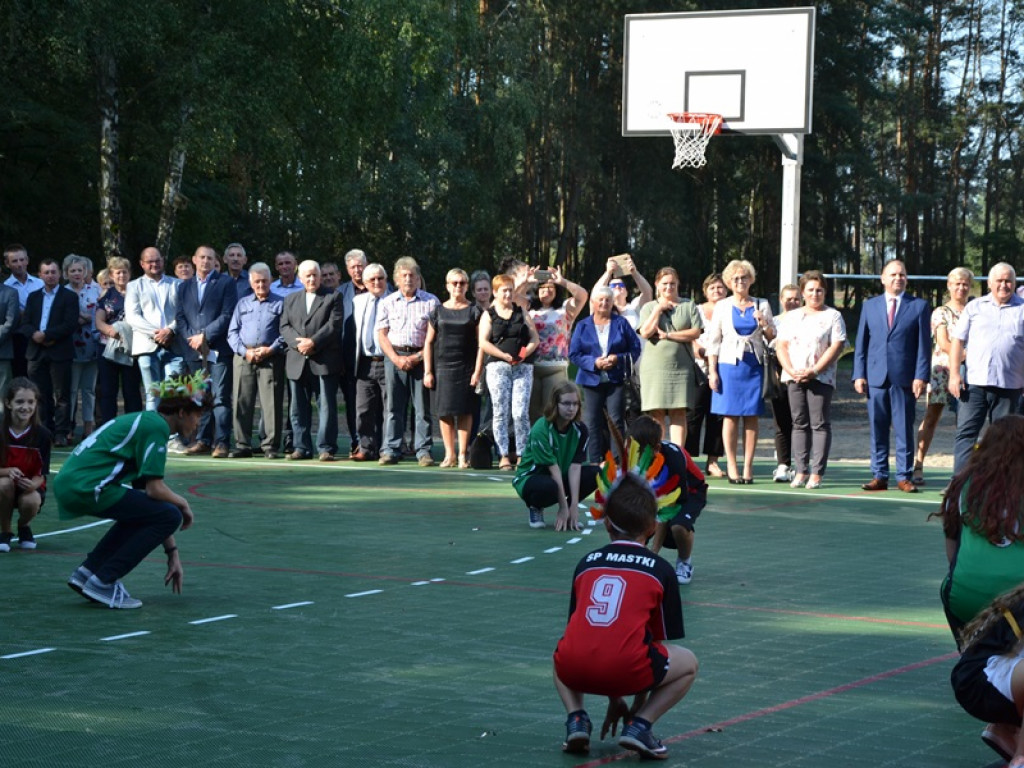 Otwarcie boiska w Mastkach z pompą