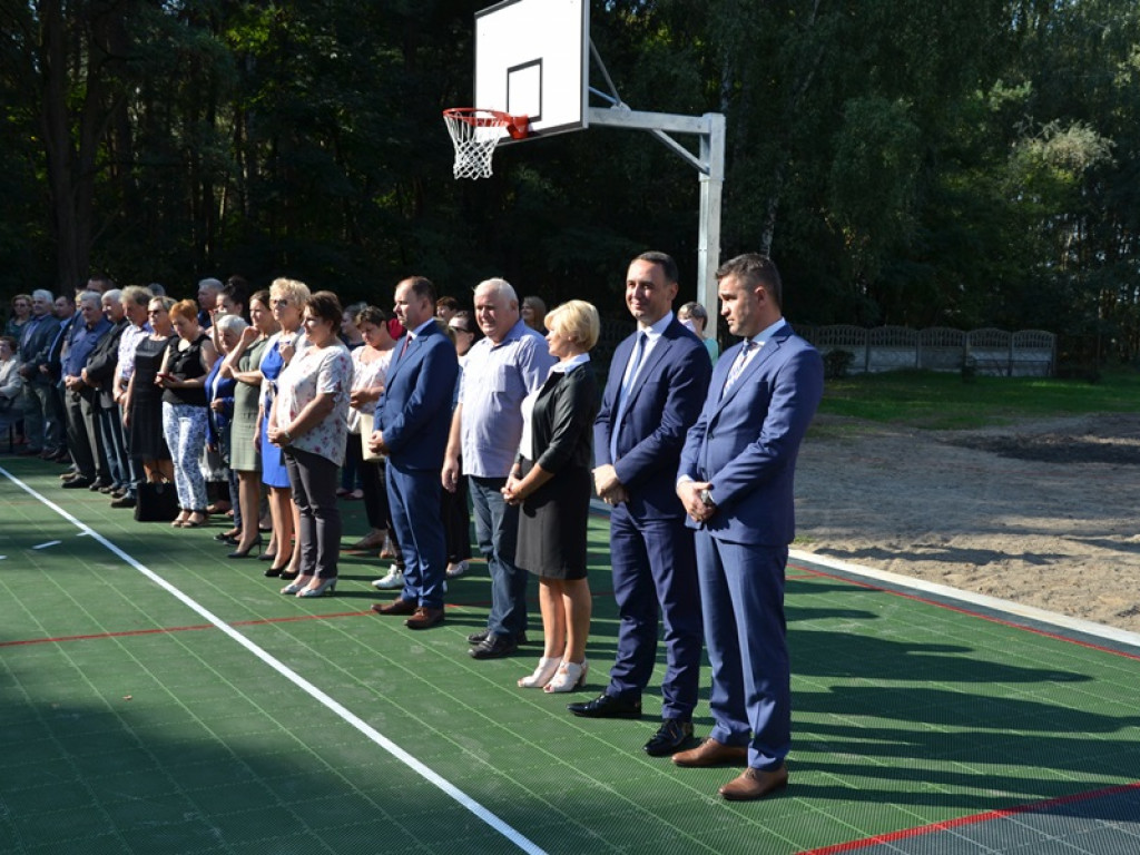 Otwarcie boiska w Mastkach z pompą
