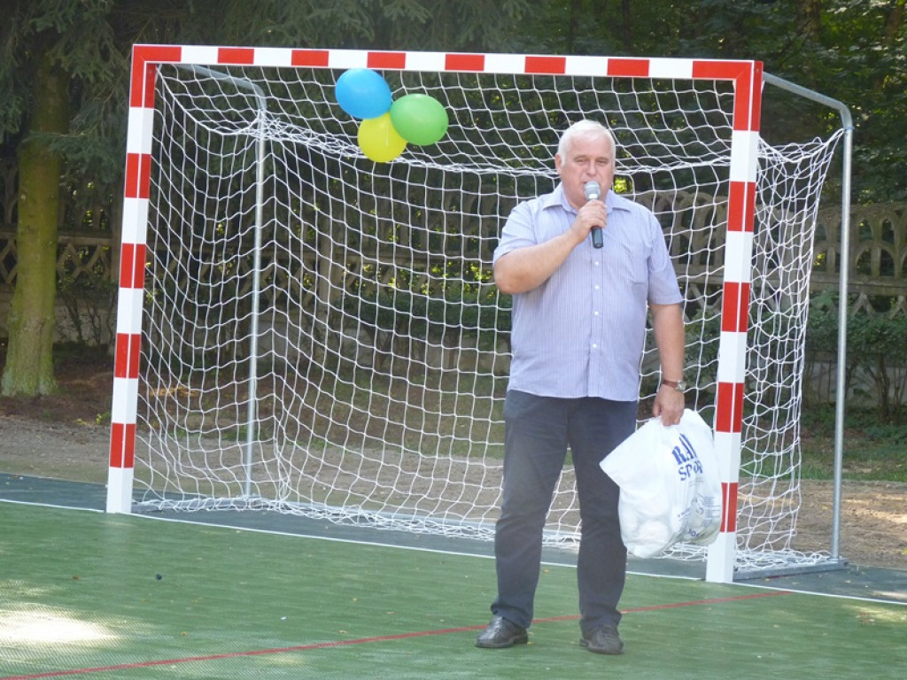 Otwarcie boiska w Mastkach z pompą