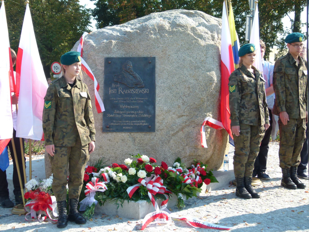 Odsłonięcie obelisku im. ks. I. Radziszewskiego w Bratoszewicach