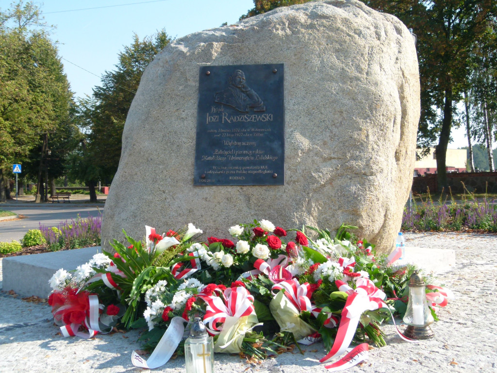 Odsłonięcie obelisku im. ks. I. Radziszewskiego w Bratoszewicach