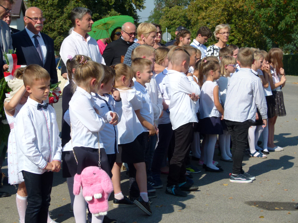 Odsłonięcie obelisku im. ks. I. Radziszewskiego w Bratoszewicach