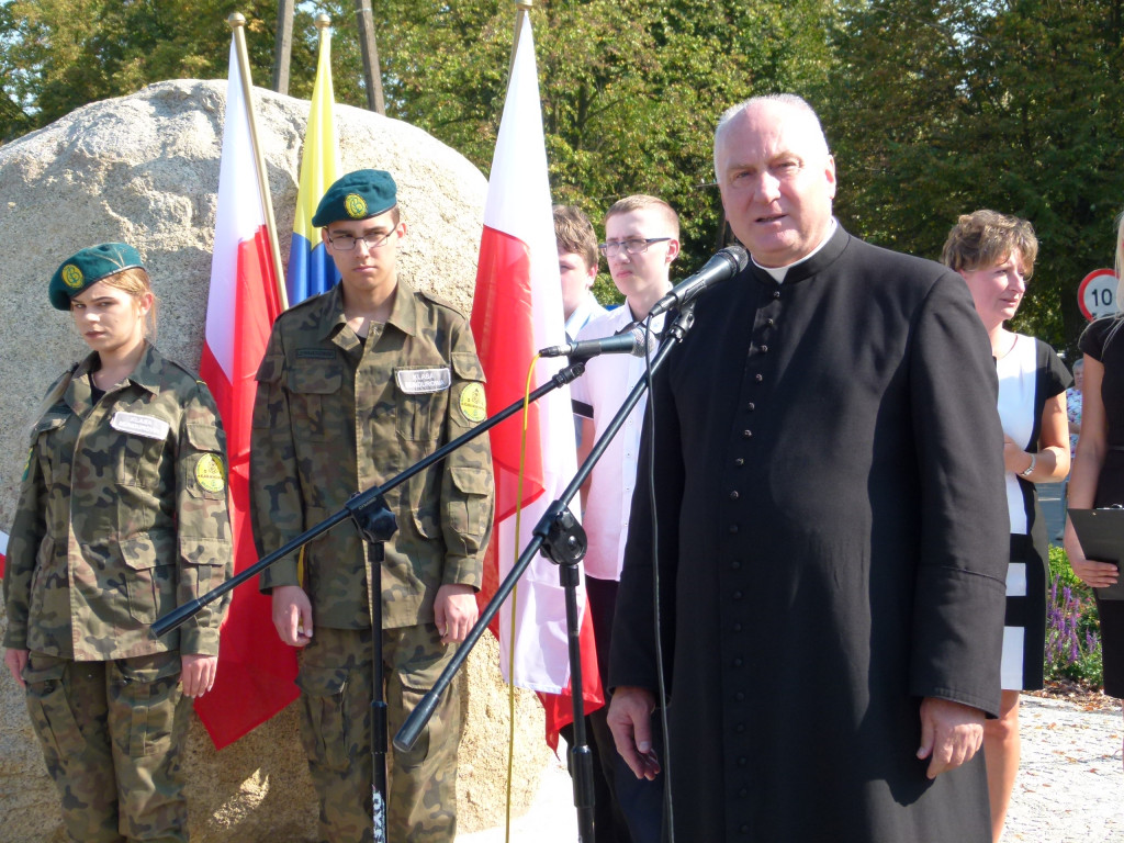 Odsłonięcie obelisku im. ks. I. Radziszewskiego w Bratoszewicach