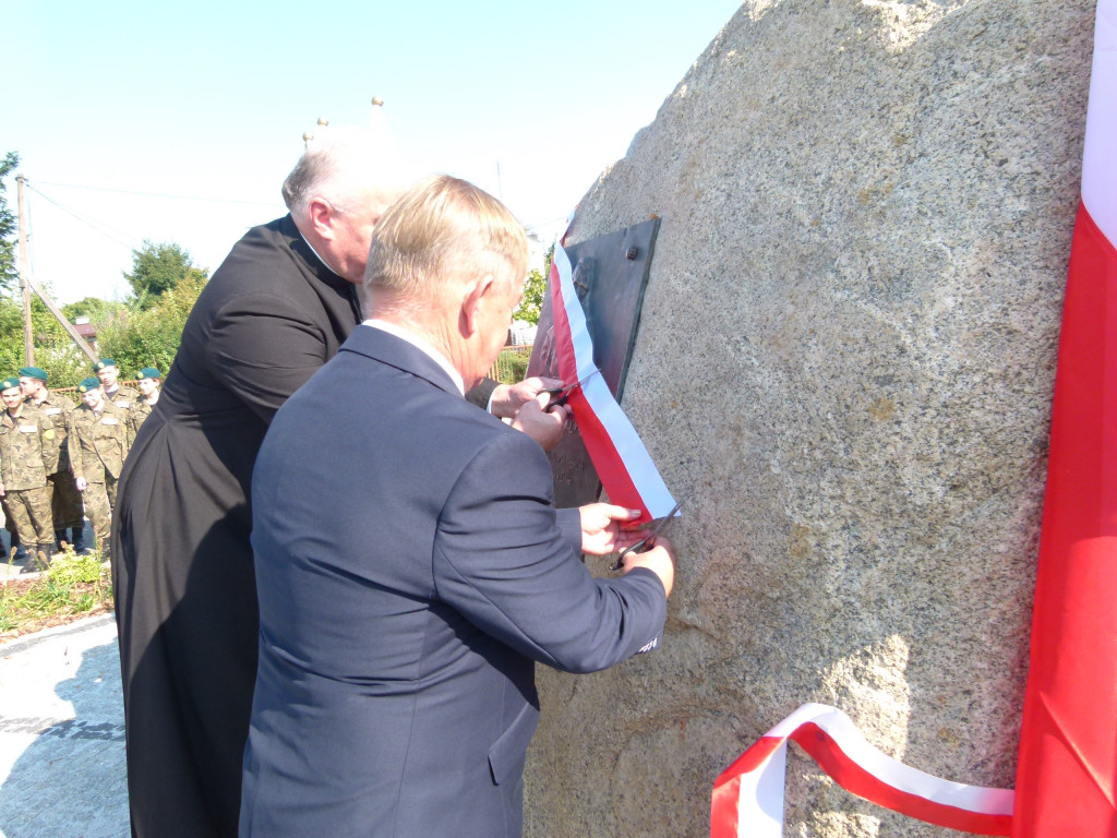 Odsłonięcie obelisku im. ks. I. Radziszewskiego w Bratoszewicach