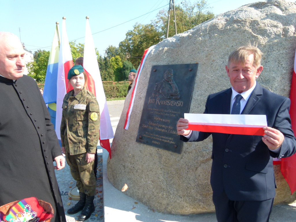 Odsłonięcie obelisku im. ks. I. Radziszewskiego w Bratoszewicach
