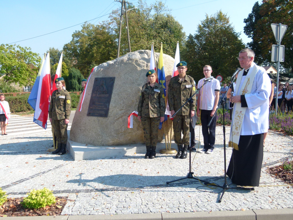 Odsłonięcie obelisku im. ks. I. Radziszewskiego w Bratoszewicach