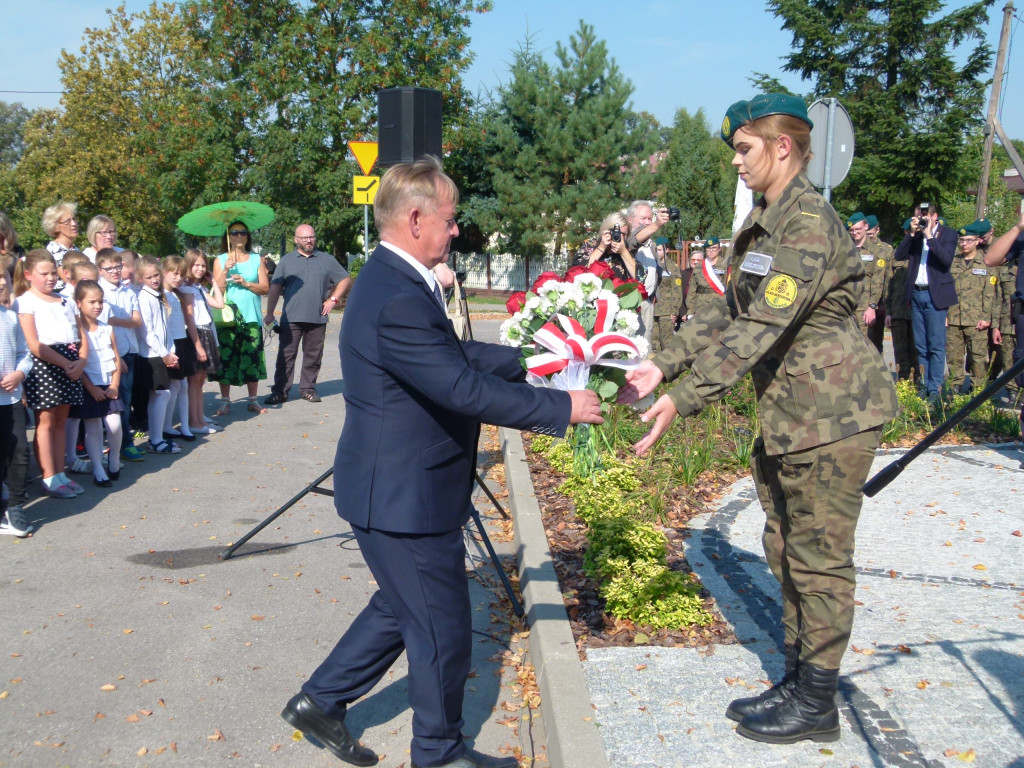 Odsłonięcie obelisku im. ks. I. Radziszewskiego w Bratoszewicach