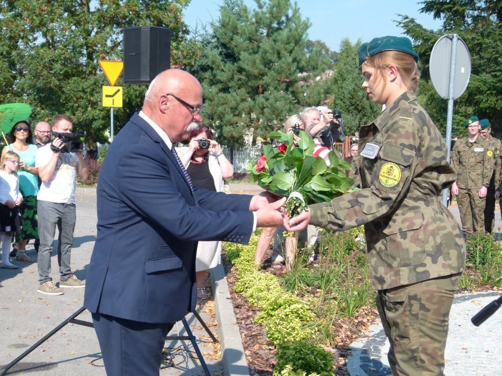 Odsłonięcie obelisku im. ks. I. Radziszewskiego w Bratoszewicach