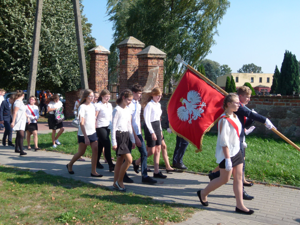 Odsłonięcie obelisku im. ks. I. Radziszewskiego w Bratoszewicach