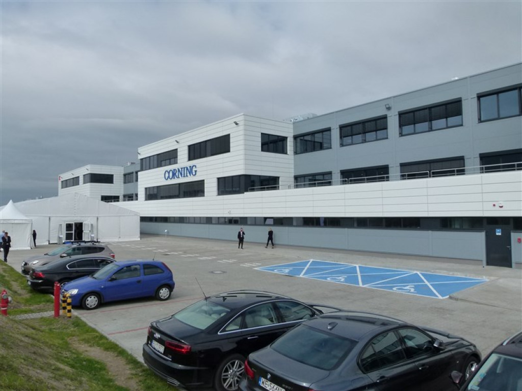 Stryków: otwarto nowy zakład produkcyjno-magazynowy Corninga