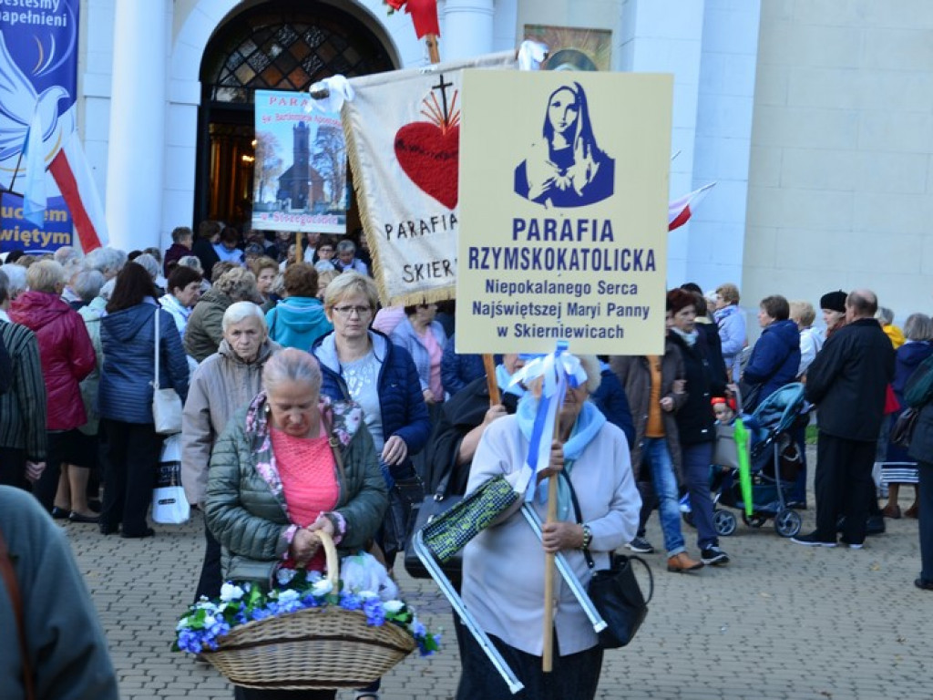 Pielgrzymka Kół Żywego Różańca w Domaniewicach