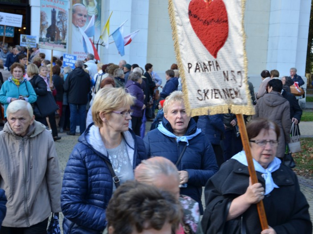 Pielgrzymka Kół Żywego Różańca w Domaniewicach