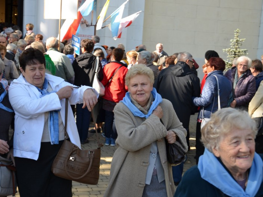 Pielgrzymka Kół Żywego Różańca w Domaniewicach
