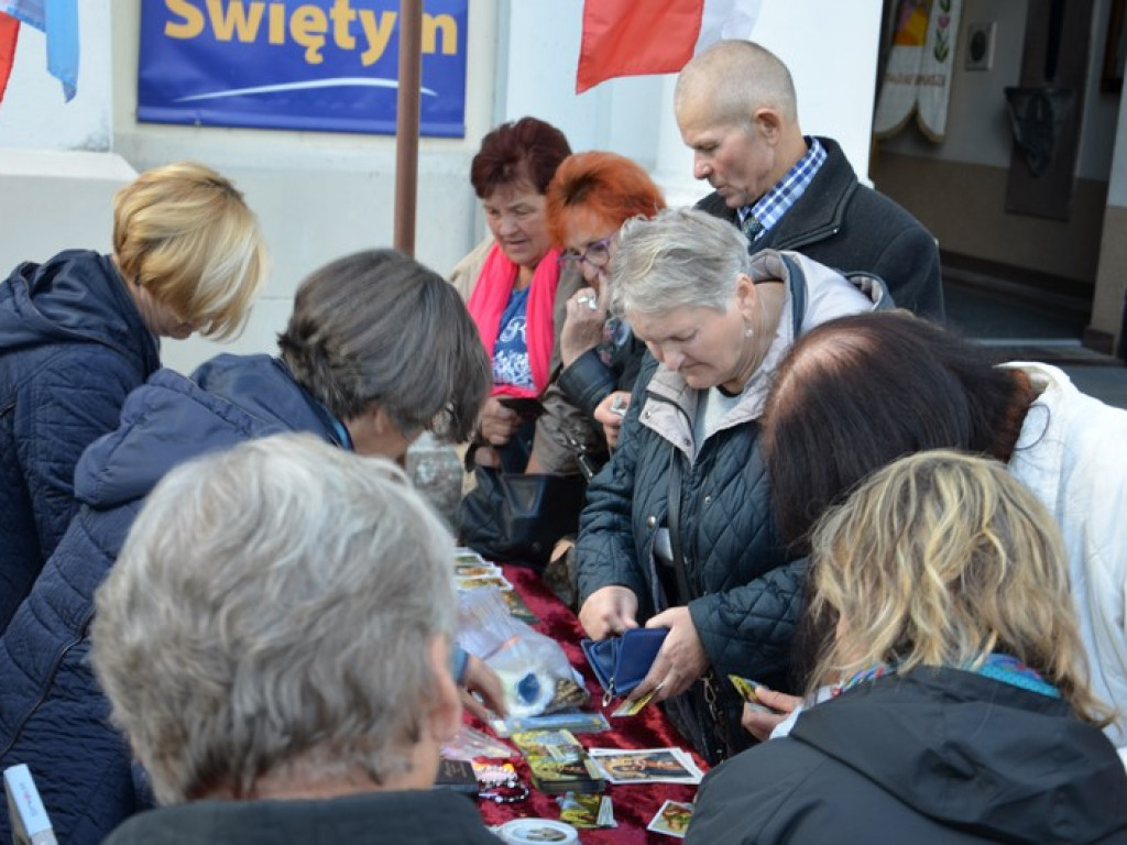 Pielgrzymka Kół Żywego Różańca w Domaniewicach