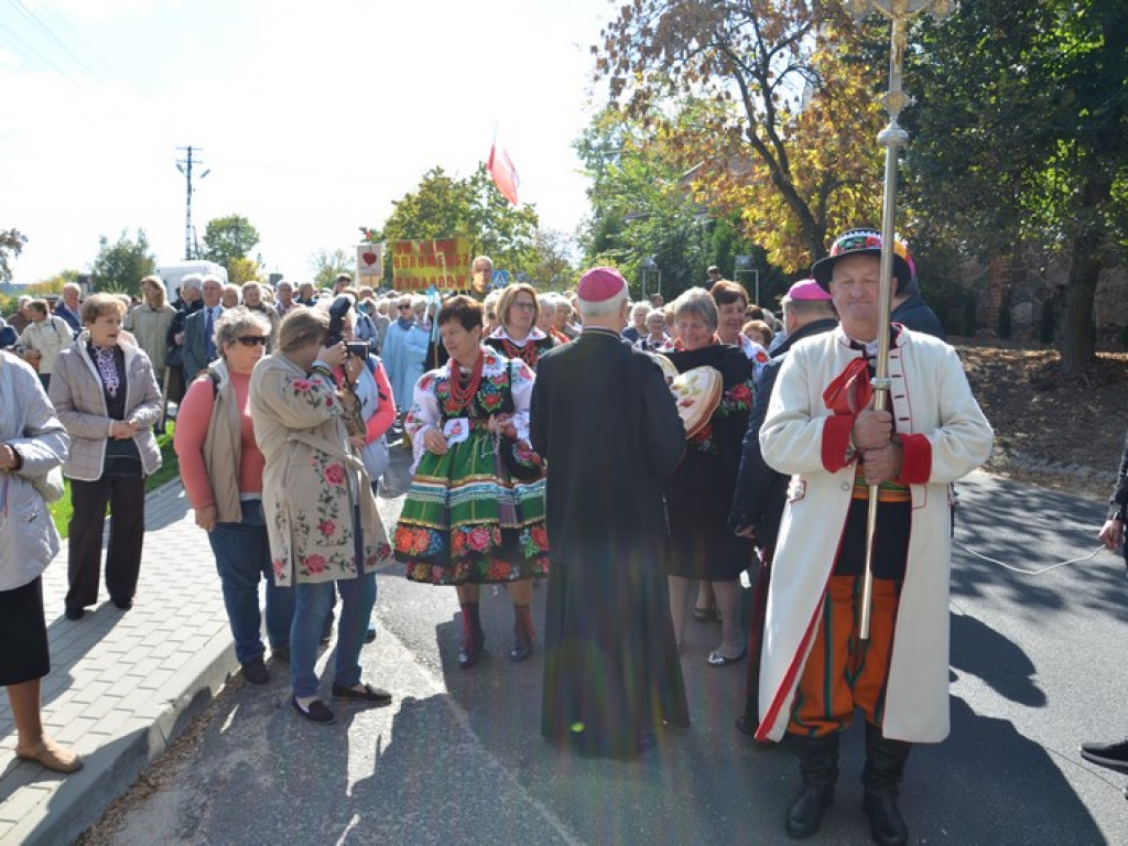Pielgrzymka Kół Żywego Różańca w Domaniewicach