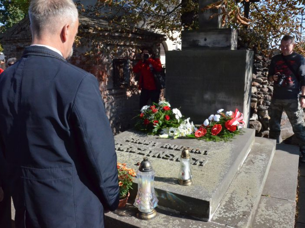 Pochylili czoła nad grobem Władysława Tarczyńskiego