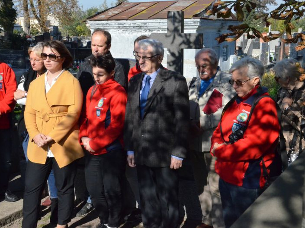 Pochylili czoła nad grobem Władysława Tarczyńskiego