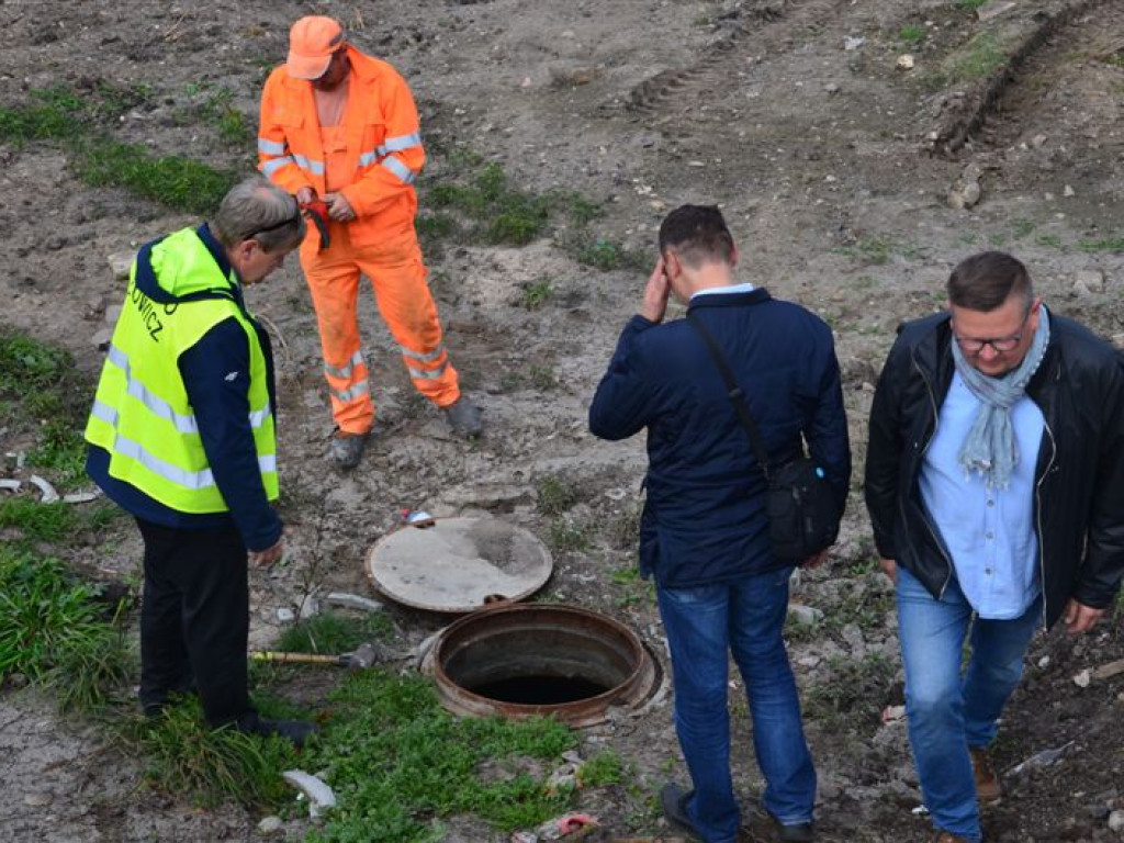 Odbiór prac na ulicy Dmowskiego