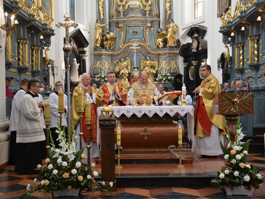 Prymas Polski celebrował 350. rocznicę konsekracji katedry w Łowiczu