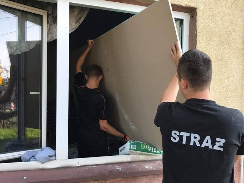 Strażacy z Bielaw wyremontowali łazienkę w remizie