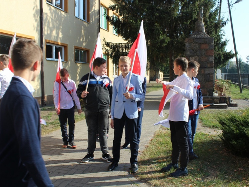 Dzień Papieski i niepodległościowy happening w Kocierzewie Płd.