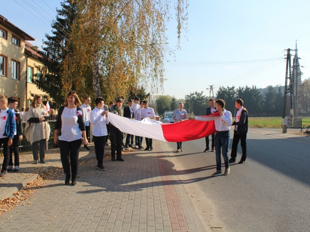 Dzień Papieski i niepodległościowy happening w Kocierzewie Płd.