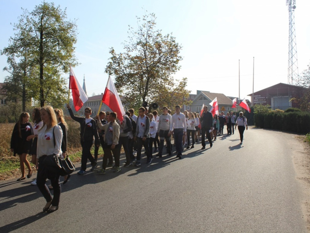 Dzień Papieski i niepodległościowy happening w Kocierzewie Płd.